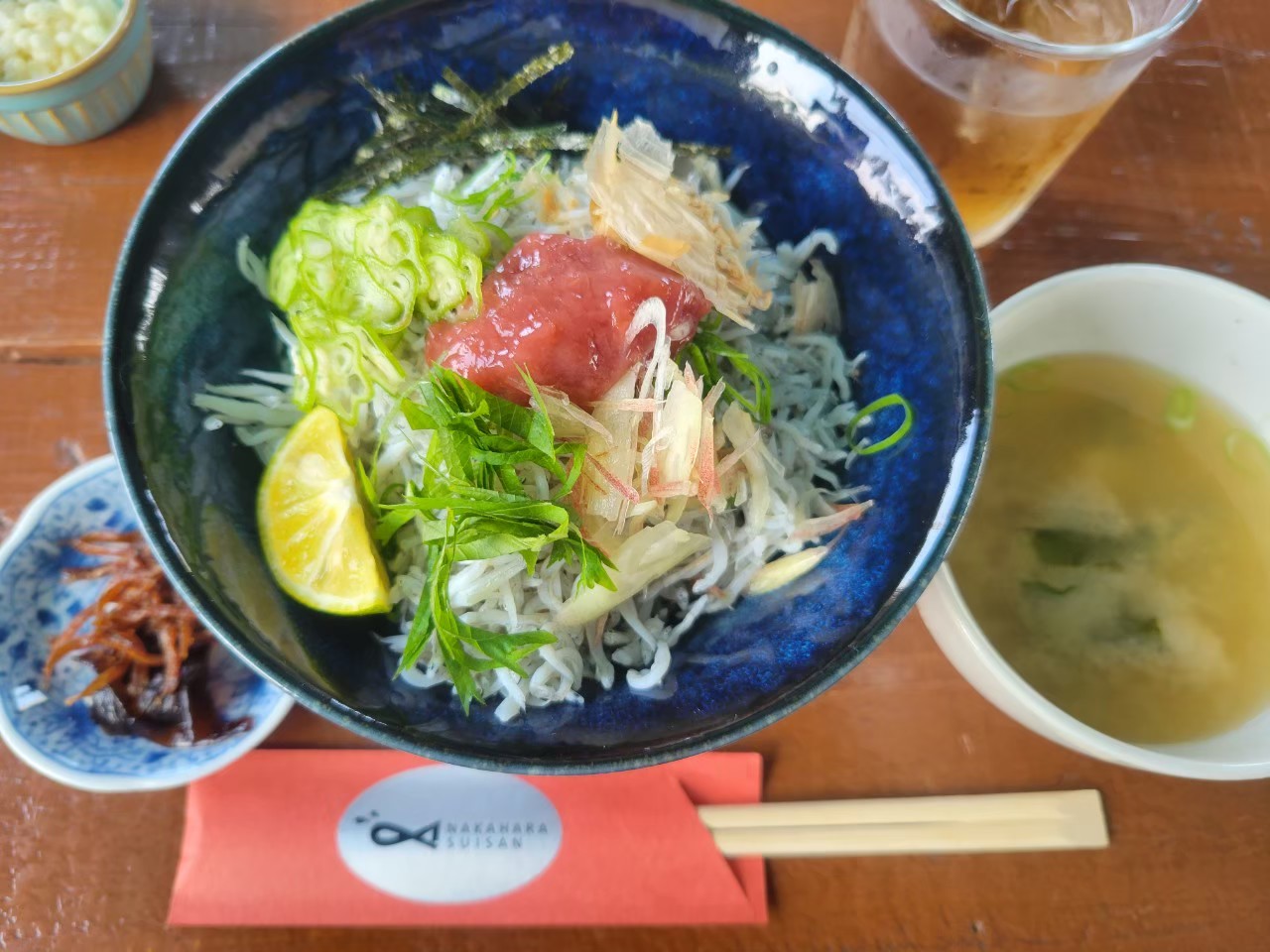 中原水産の梅しらす丼