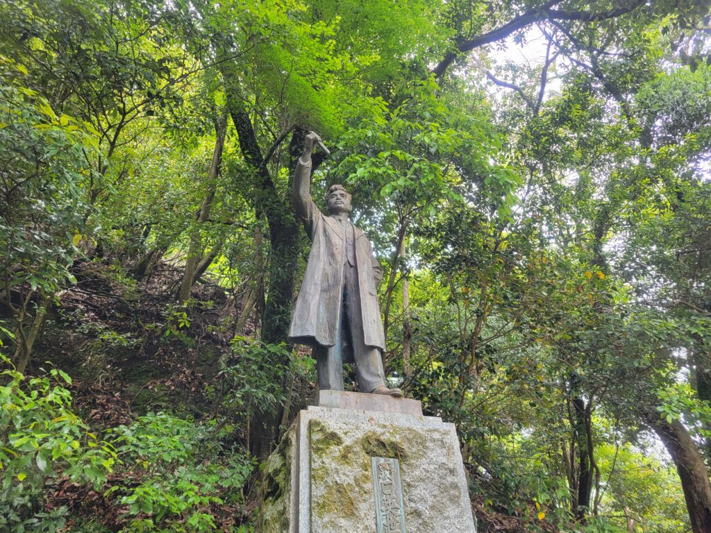 滝道散歩③野口英世博士像写真