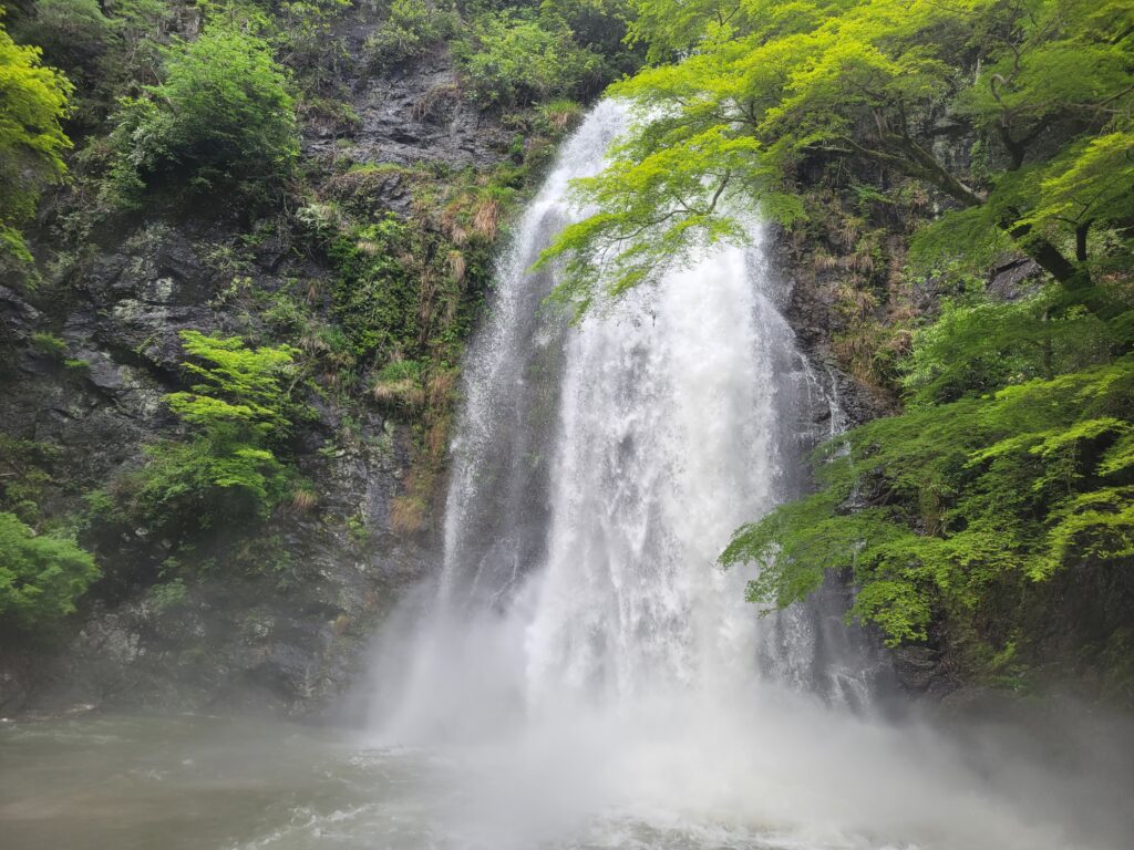 箕面の滝①迫力